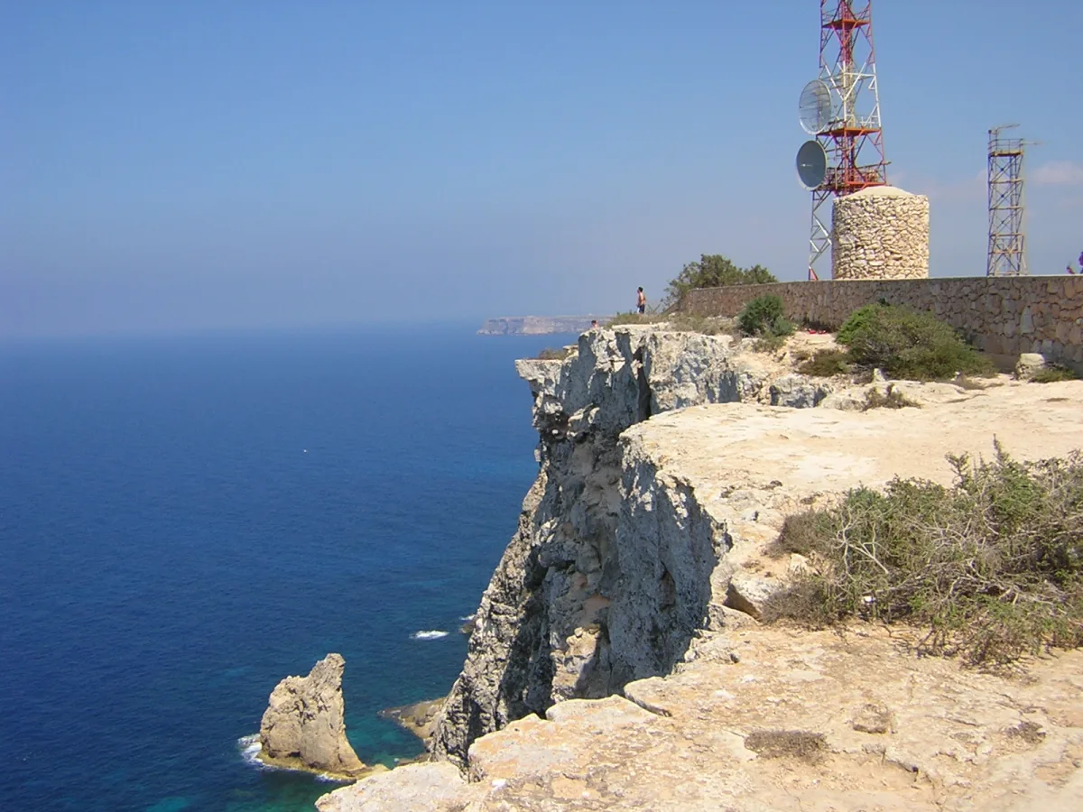 Architettura dei dammusi e storia contadina: Lampedusa oltre il mare