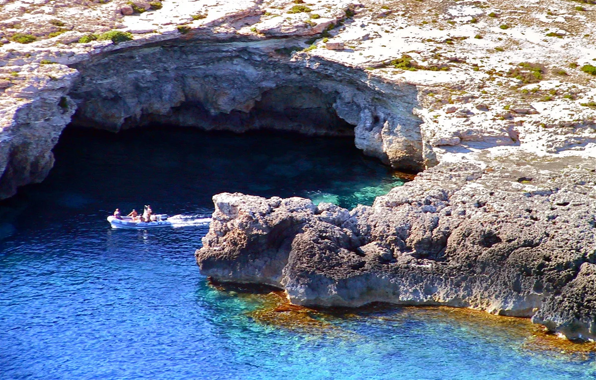 Quanto costa il giro in barca a Lampedusa? Prezzi e consigli per il 2026